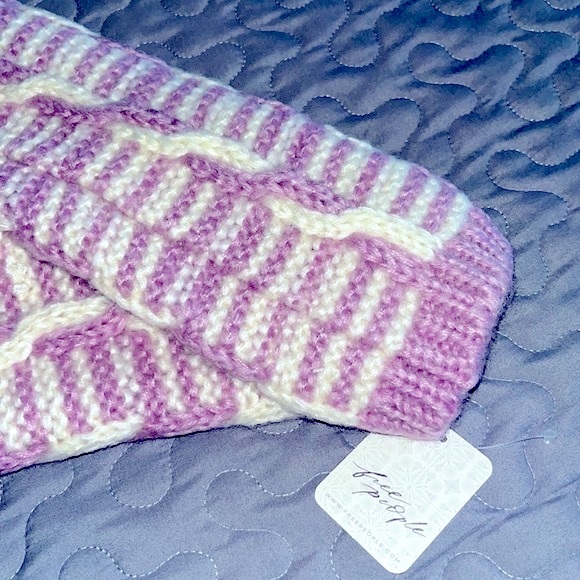 Free People Mariella Chunky Arm Warmers Pink/Cream Combo - Picture 5 of 7
